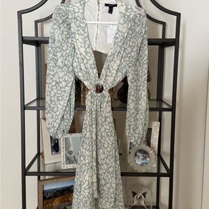 Elegant White Patterned Dress